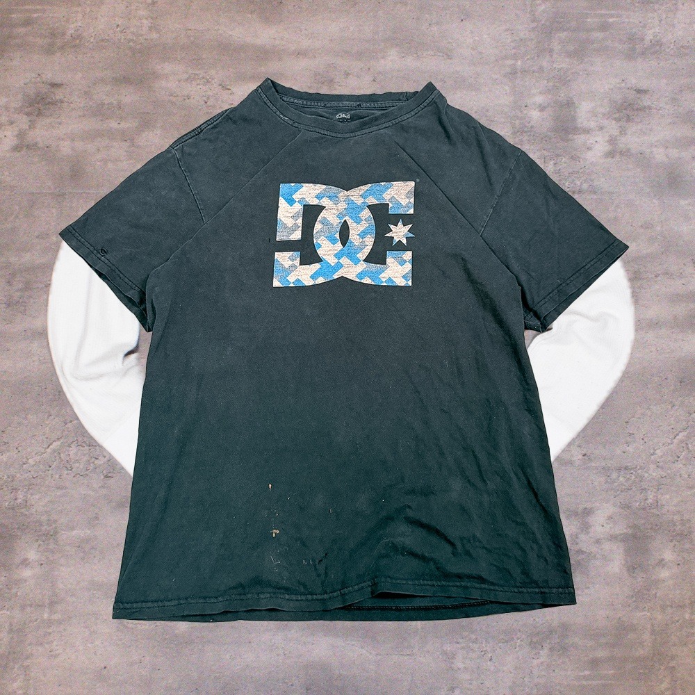 Vintage Y2K 2000's 00's DC Shoes Pattern Thrashed Black Short Sleeve T-Shirt